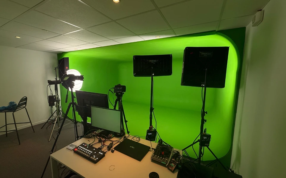 Studio fond vert - 14 Avenue