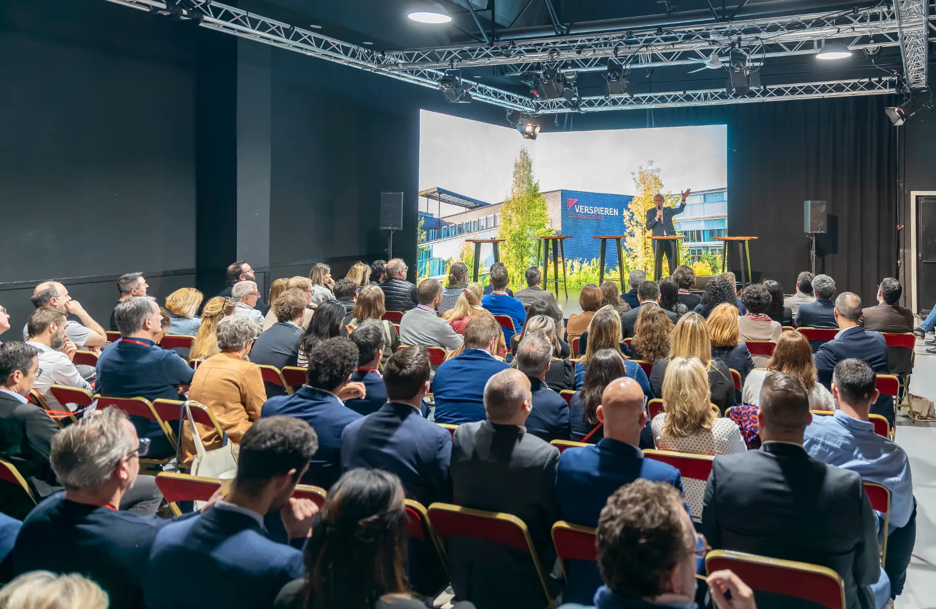 LOCATION GRAND PLATEAU : 160 m2 (1/2 journée)