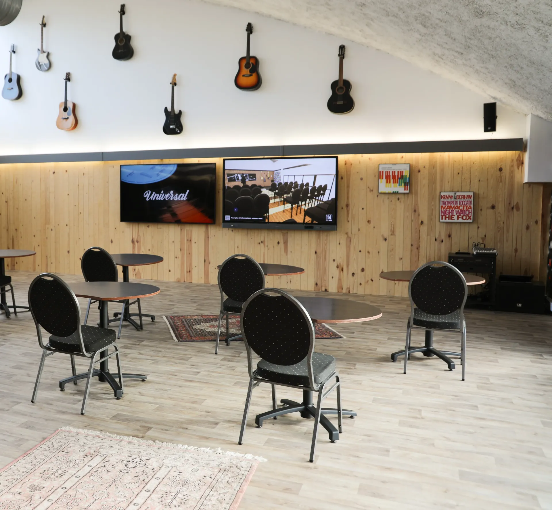 LOCATION SALLE UNIVERSAL - 140m2